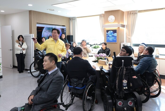 임병택 시흥시장, “시장실에 10대가...